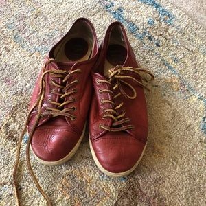 Frye low lace up red leather sneakers